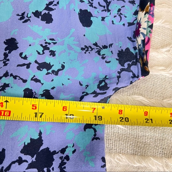 Chelsea & Theodore Shift Dress Womens Medium Multifloral Pleated Mini Beachy EUC - Picture 4 of 9